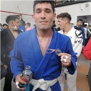 Profesor de educación física y artes marciales para todas las edades